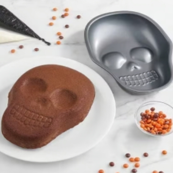 Trudeau Other - Trudeau Skull-Shape Baking Pan
